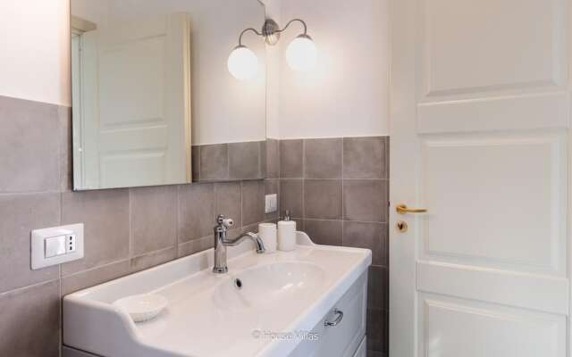 L Escalier Suite in Noto