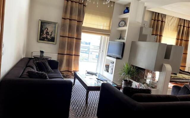 Central Luxury Apartment with huge balcony