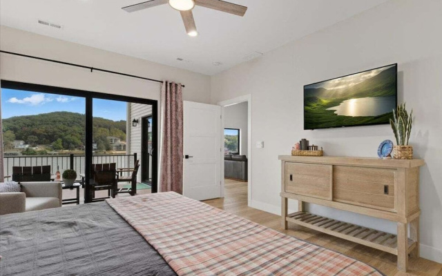 Modern Lakefront Escape The Twelve