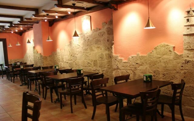 Hotel Tharsis