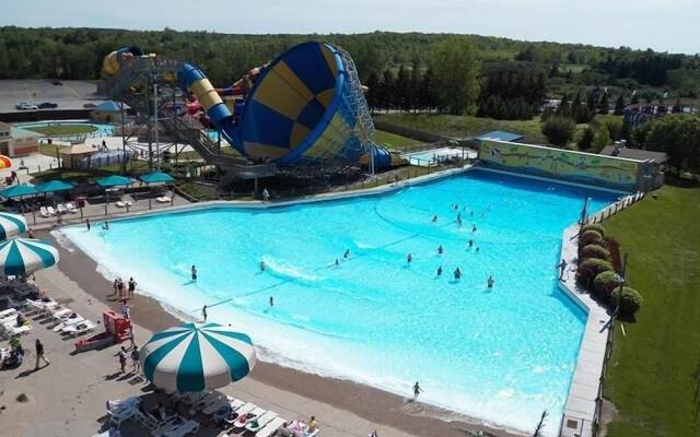 Darien Lake Lodge on the Lake