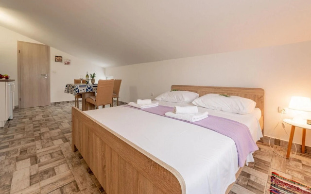 Awesome Apartment in Vrsi With Wifi