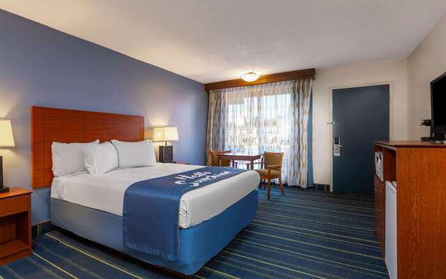 Days Inn by Wyndham Breezewood