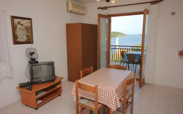 Apartment Vis 2470a