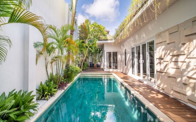Splendid Private Villa, 2 BR, Canggu With Staff
