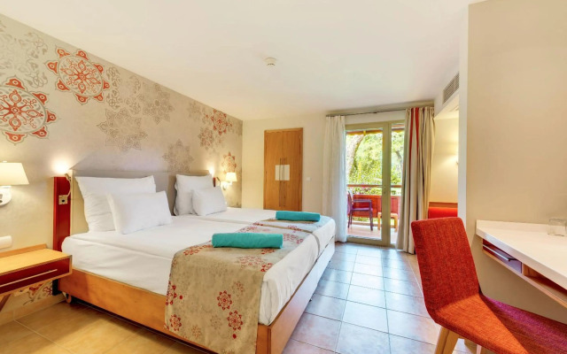 Robinson Camyuva - Adults only