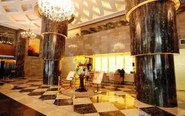 Royale Celebrity Hotel