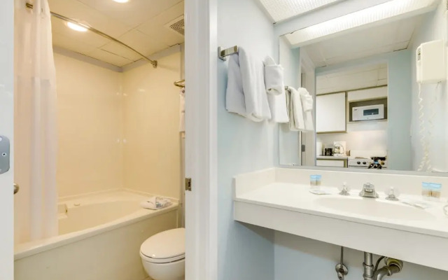 Oceanfront Boardwalk Condo w Private Balcony & Close to the Beach