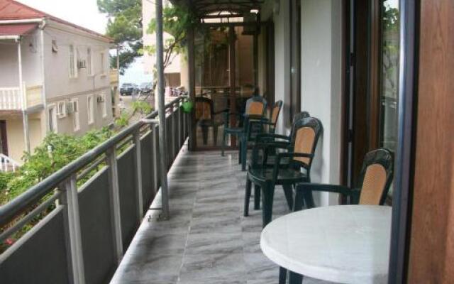 Rezo's Guest House