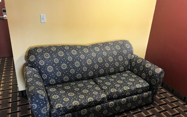 HomeTown Inn & Suites