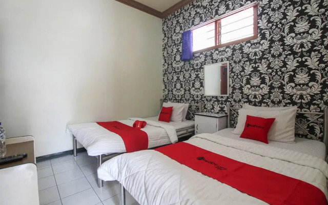 RedDoorz near Sarangan Lake