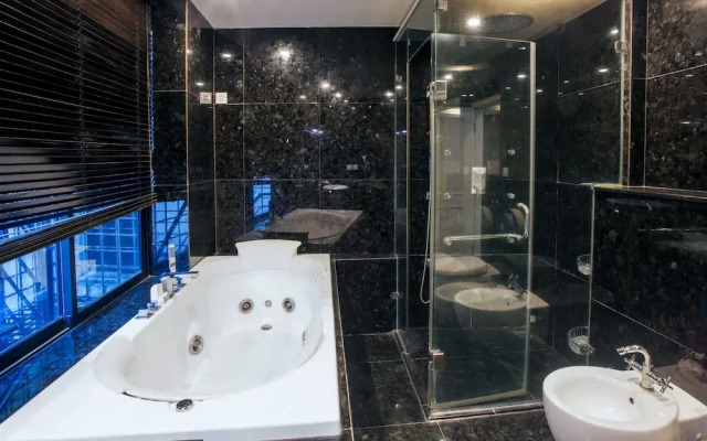 RedDoorz Hostel @ Signature Inn