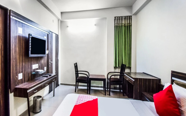 OYO 15650 Tourist Inn