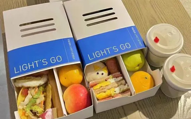 Nanjing Station Hongshan Zoo Atour Light Hotel