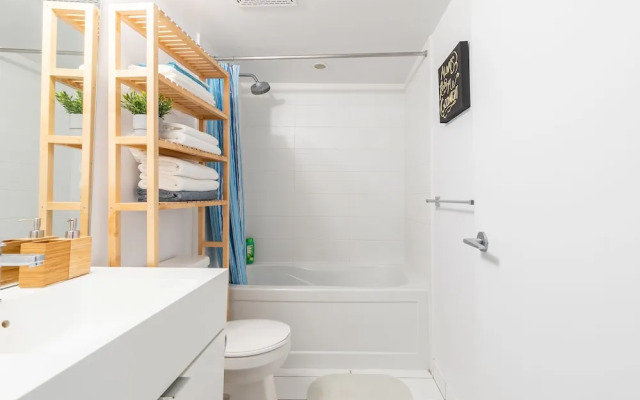 Gorgeous Luxury Condos near the CN Tower