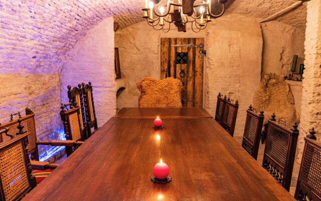 Unique Apartment In Historic Mansion
