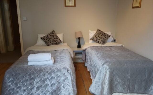 Fabulous,3 bedrooms, garden, hot tub, sleeps 8.