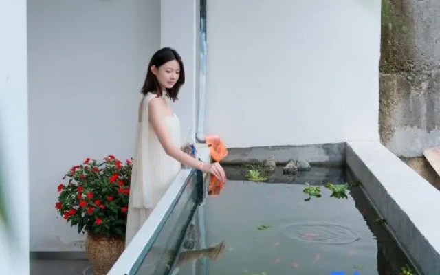 Anji Mountain Retreat · Streamside Pool Family Villa | Pure White Designer Holiday Resort
