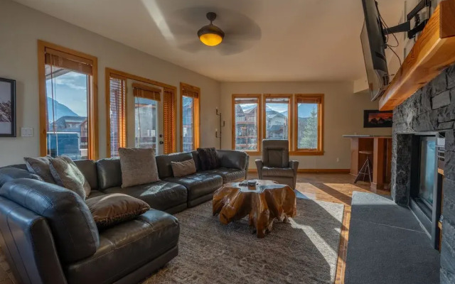 Rundle Cliffs Lodge by Canmore Premier