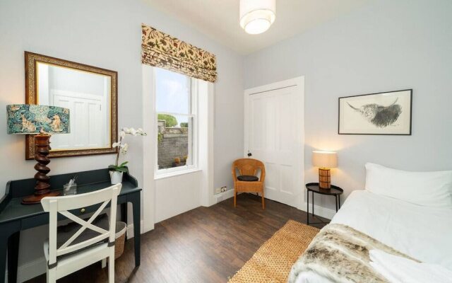 The Gate Lodge - Modern and Period Combined