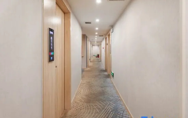 Qingfeng Hotel (Nanjing Maiyuqiao Subway Station)