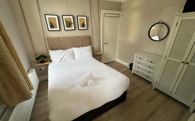 Crofton House Hotel