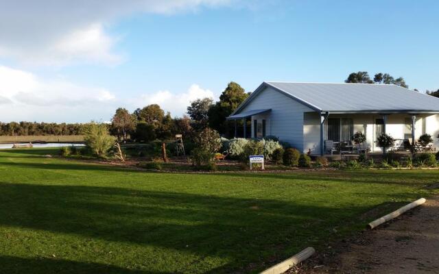 Linger Longer Cottages: Frangipani Cottage Very Vintage The Bird Hide