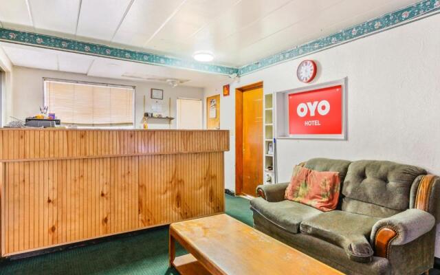 OYO Hotel Downtown Peoria I-74