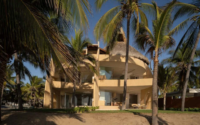 Mar de Coco Beach Front Villas