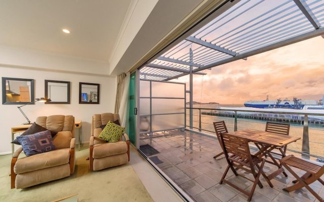 QV Absolute Waterfront Apartment - 379