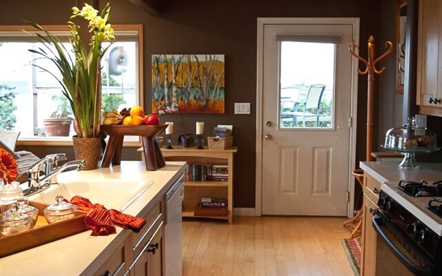 Three Tree Point Bed & Breakfast