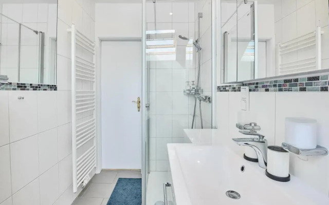 *80 m2 Stylish Apt* Netflix * Kitchen* Nespresso*