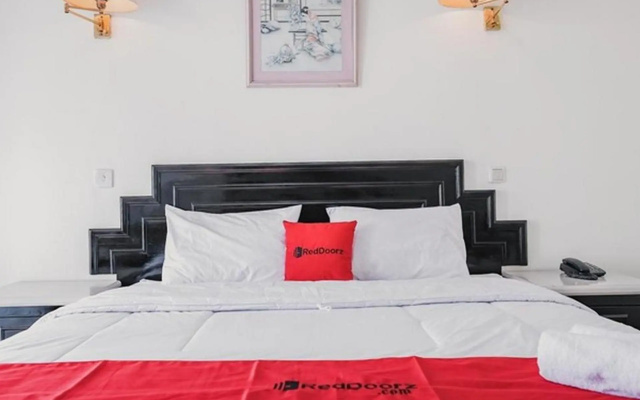 RedDoorz Plus near Pelabuhan Merak – Guest Rooms – Cilegon