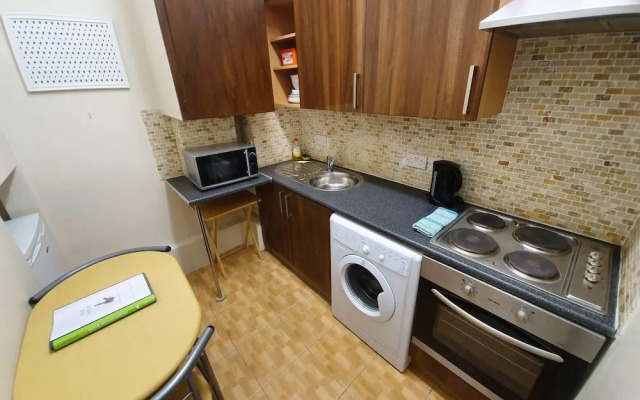 Victorian House 2 Bed 2 Bath Next to Barbican Tube