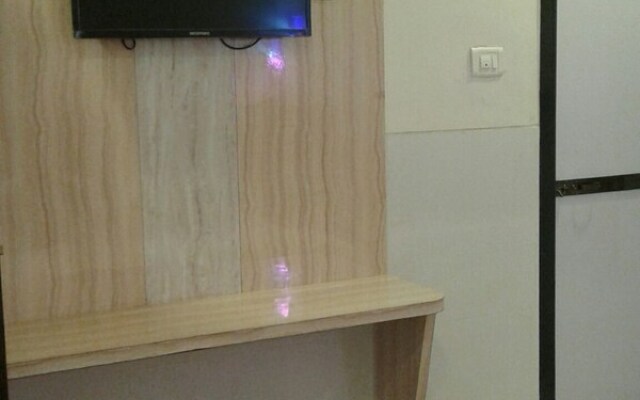 Room Maangta 133 @ Kurla West