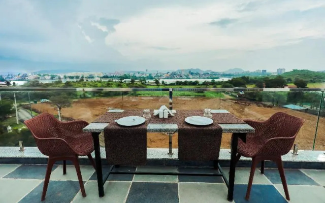 Revaas Lake View Boutique Hotel