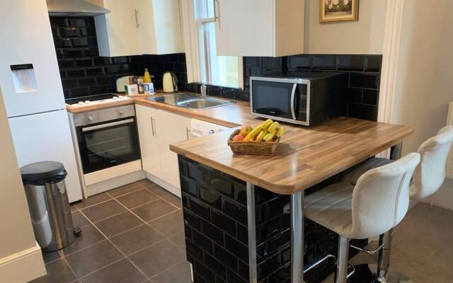 Elegant 2 Bed Georgian Apartment in Herne Bay
