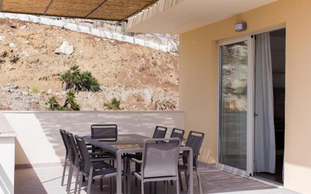 Luna Minoica Suites and Apartments