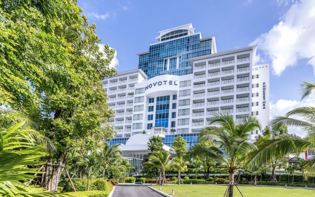 Novotel Phuket City Phokeethra Hotel