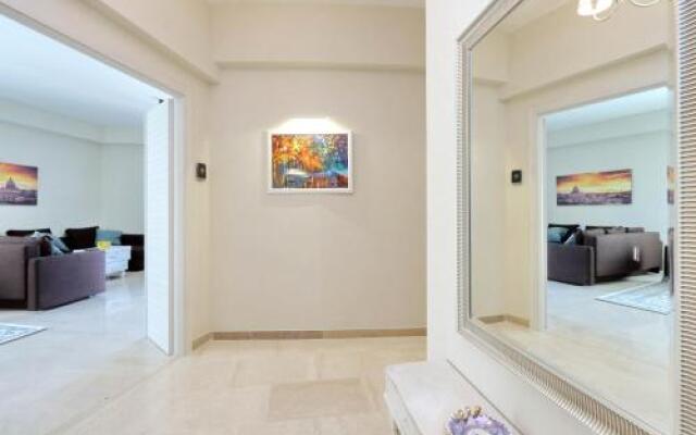 Oksana's Bernadette Apartment