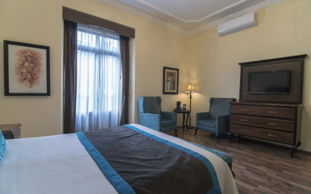 Hotel Morales Historical & Colonial Downtown Core