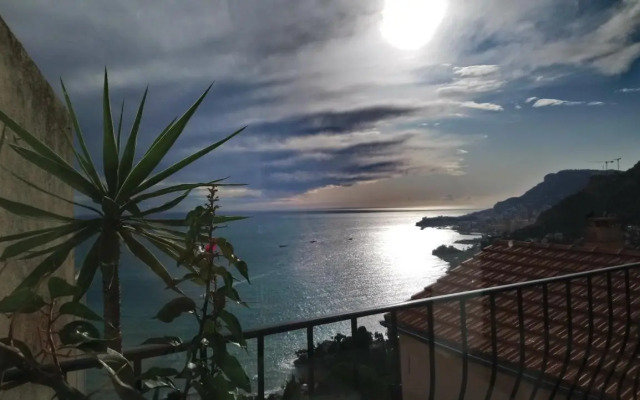 Dans village médiéval piétonnier, Suite exécutive vue mer exceptionnelle