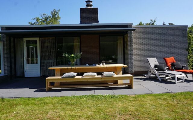 Brilliant Bungalow in Kamperland by the Lake