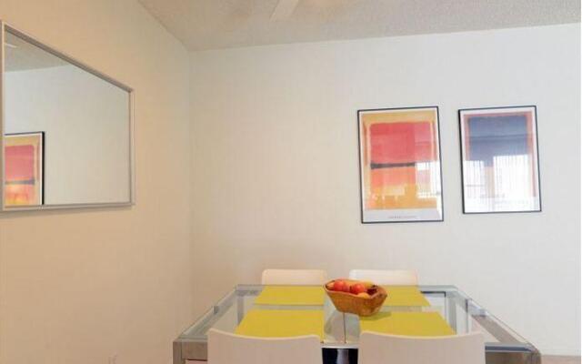 Beverly Center One Bedroom Apartment