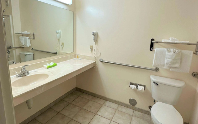 Super 8 by Wyndham Topeka at Forbes Landing