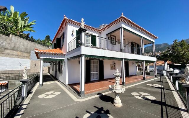 Classic Tranquil Madeiran 4-bedroom Villa Funchal