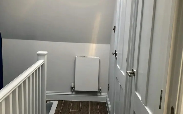 Stylish Maisonette and studio in Victoria