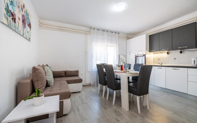 Holiday Home Villa Vesna Lux