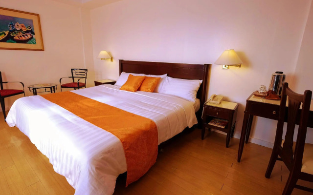 Harbor Town Hotel