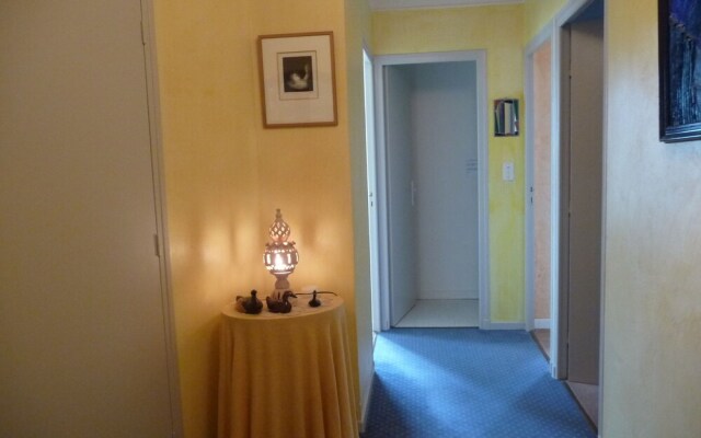 Attractive Holiday Home in Céreste With Swimming Pool